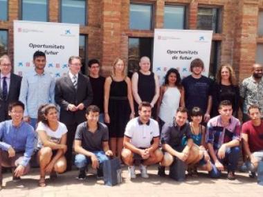acte_lliurament_beques_lacaixa_extutelats.jpg